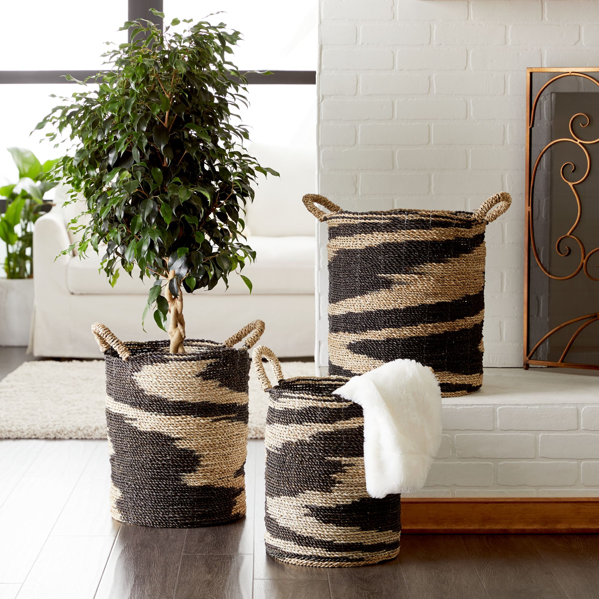 Black and Natural Woven Seagrass Storage Baskets Set of 3 74Y89