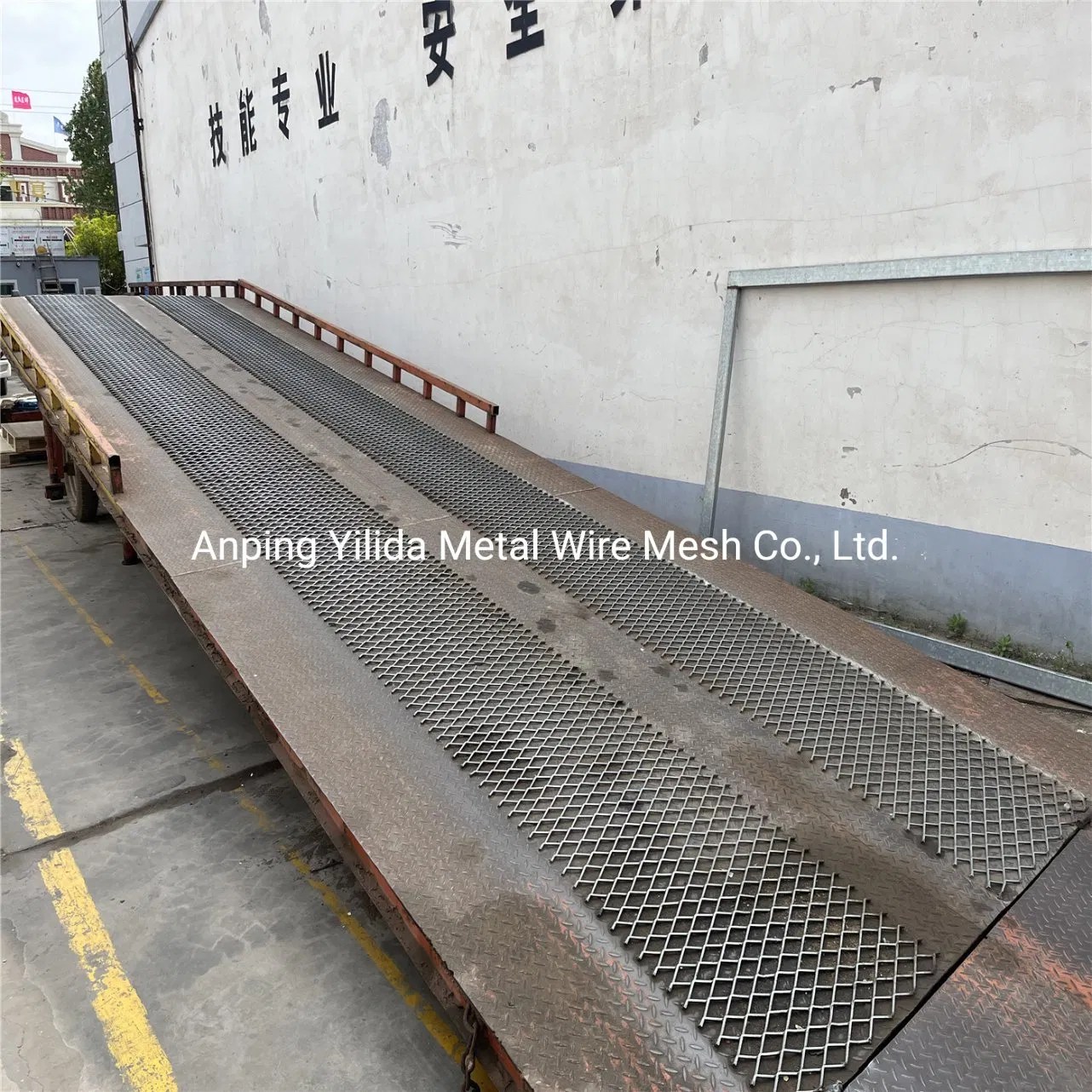 Raised Expanded Metal Steel Mesh Trailer Ramps Expanded Metal and