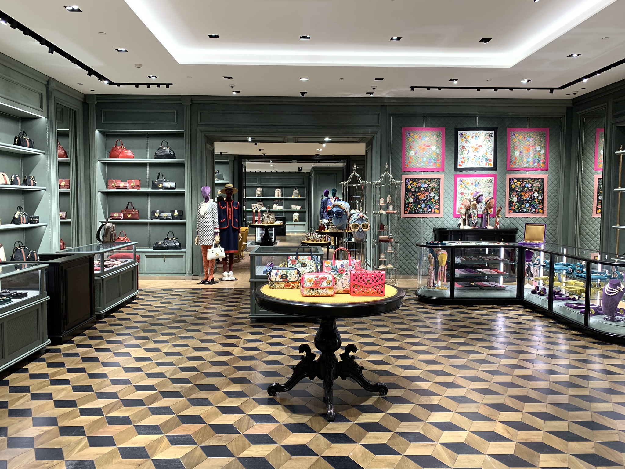 Gucci Pavilion mall Kuala lumpur Malaysia Ynzinterior
