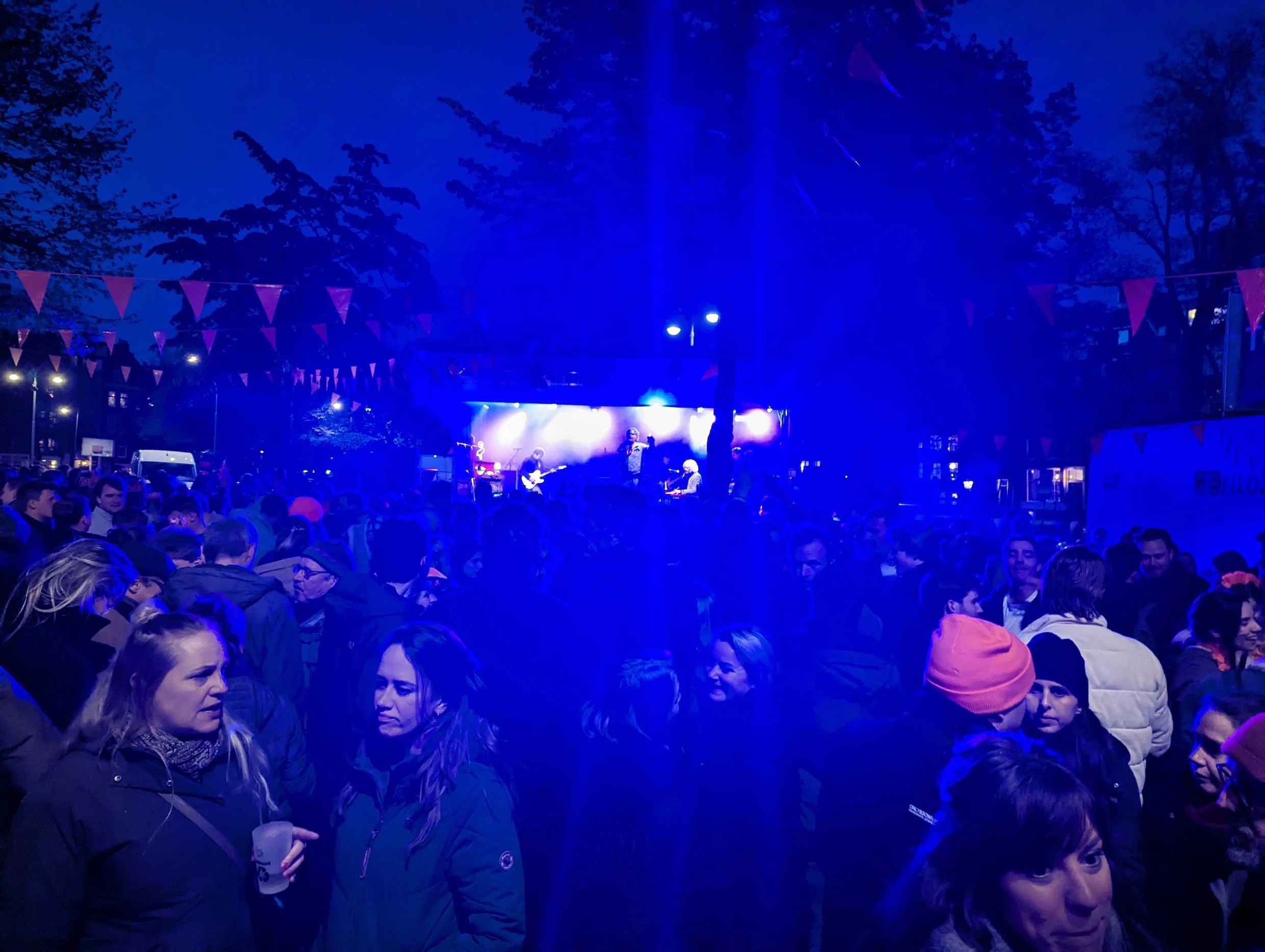 Teruglezen Koningsdag 2024 in Amsterdam Jordaan druppelt leeg