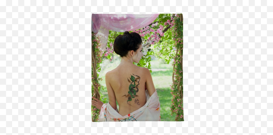 Asian Style Portrait Of Woman With Snake Tattoo - Tatuaggio Serpente Fiori Schiena Png,Snake Tattoo Transparent - Free Transparent Png Images - Pngaaa.com 446_x_900_png