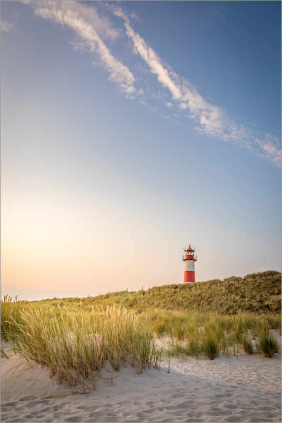 Sonnenaufgang am Leuchtturm ListOst auf Sylt Poster online bestellen