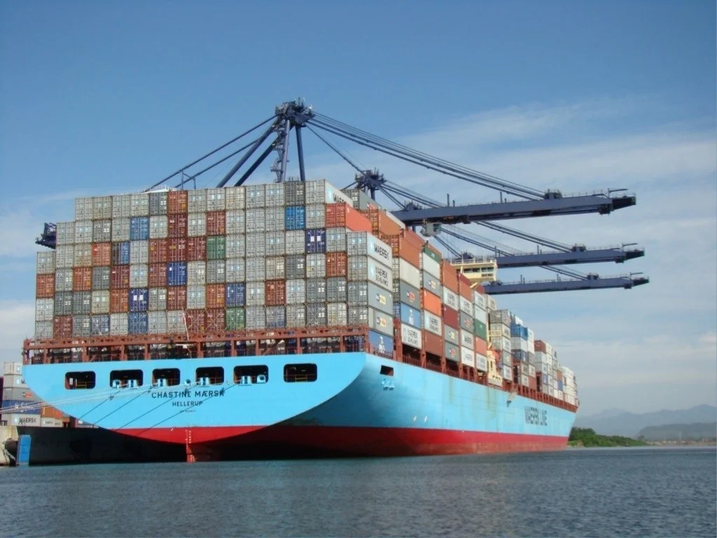 Un medio de transporte. El barco