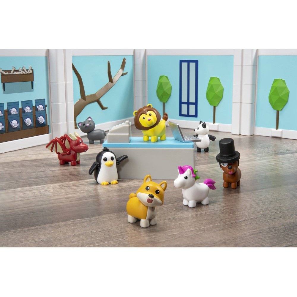 Roblox Celebrity Adopt Me Pet Store Deluxe Playset Smyths Toys Uk