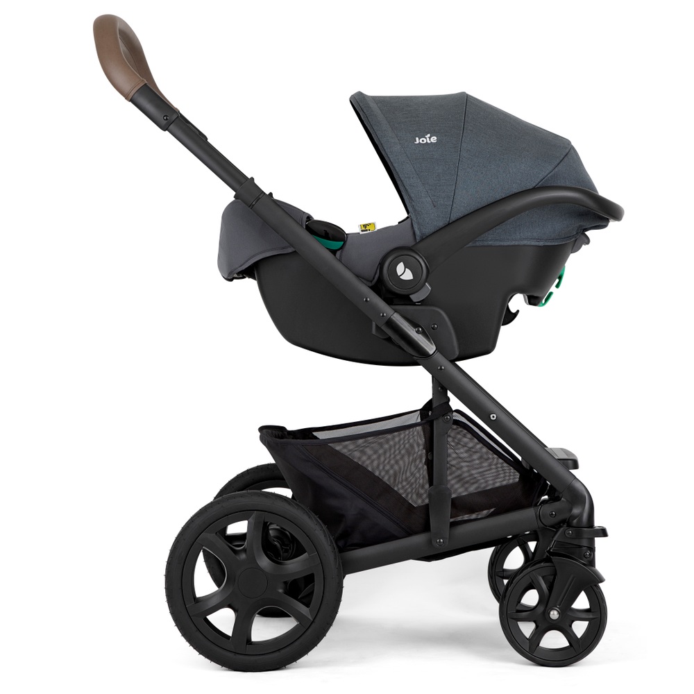 Joie Chrome Deluxe Travel System & Car Seat & ISOFix Car Seat Base