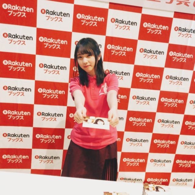 Abema Times On Twitter: "【画像】1St写真集のお渡し会では“35億!“を披露していました。 #乃木坂46 #与田祐希、写真集を実家の犬とヤギにも報告！反応は"ワンワン""メ〜" Https://T.co/Ynl4J2Edse" / Twitter ☆乃木坂46♪与田祐希、1St写真集『日向の温度』生写真お渡し会！ | ルゼルの情報日記 - 楽天ブログ