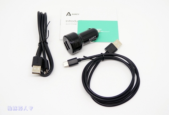 雙usb孔高通認證qc 3 0 Aukey快充車用充電器 挨踢路人甲