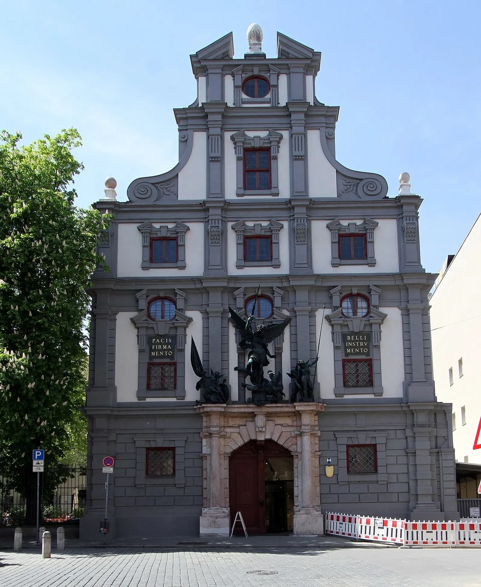 Armory house (Augsburg) Visitor Information & Reviews