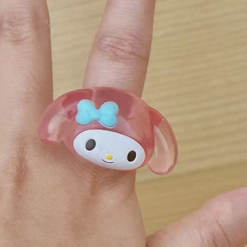 《三麗鷗透明大頭戒指》晶瑩剔透給人的可愛感加倍