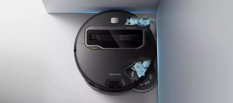 Roborock推出的《Saros Z70》掃地機器人 有機械臂幫你撿拾地上的襪子
