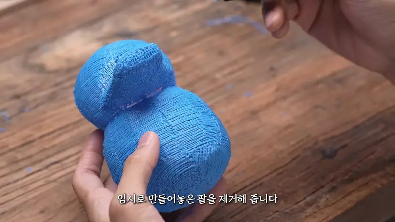 用3D列印筆做出《可達鴨》還原精靈寶可夢中那傻呼呼的模樣，還貼心的附加了充電擺動功能