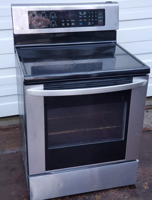Lg Smooth top Stove Digital, convection, Very good condition