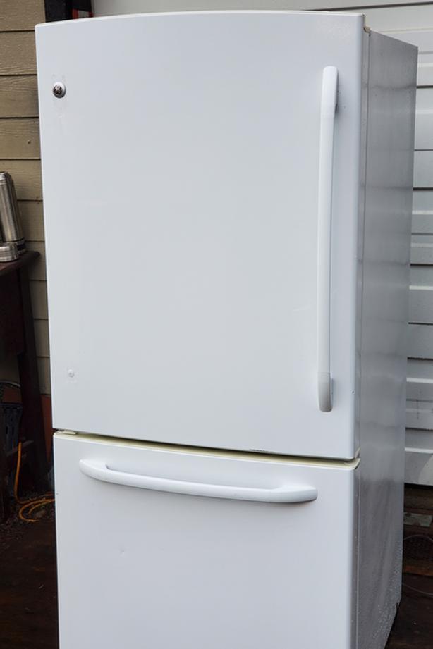 GE fridge Freezer on bottom Very Good condition, Classifieds for