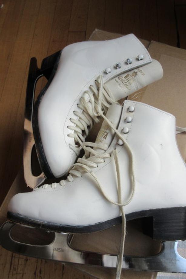 WIFA Super Goldstar Figure Skates Size 8A. GAM Size 7 Classifieds for