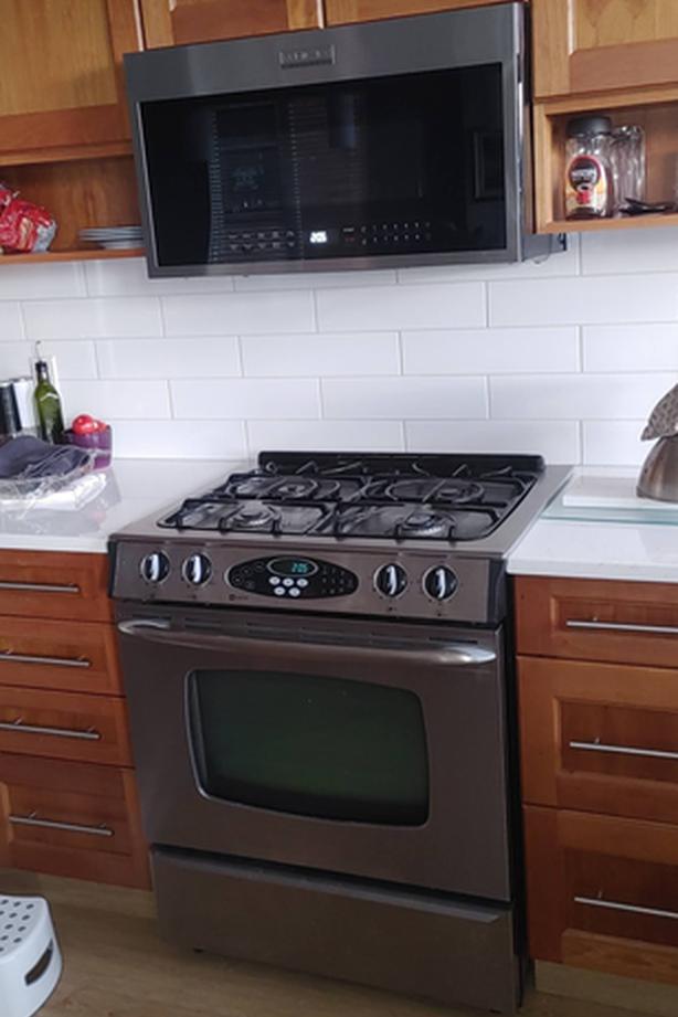 Maytag GAS cooktop and oven. Classifieds for Jobs, Rentals, Cars
