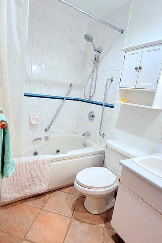 Very Spacious Charming Furnished One Bedroom in Kitsilano 973