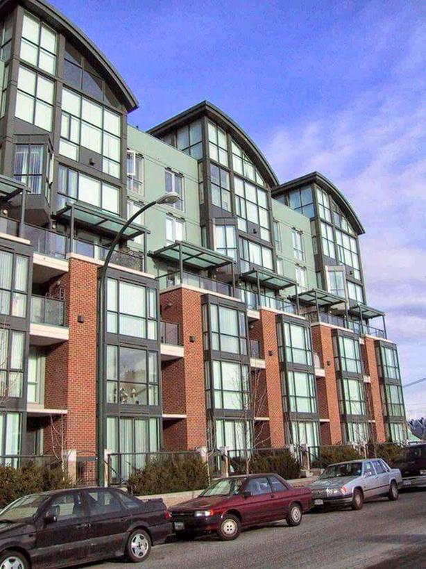 Executive 2 Bedroom 2 Bathroom Furnished Condo in South Granville 976