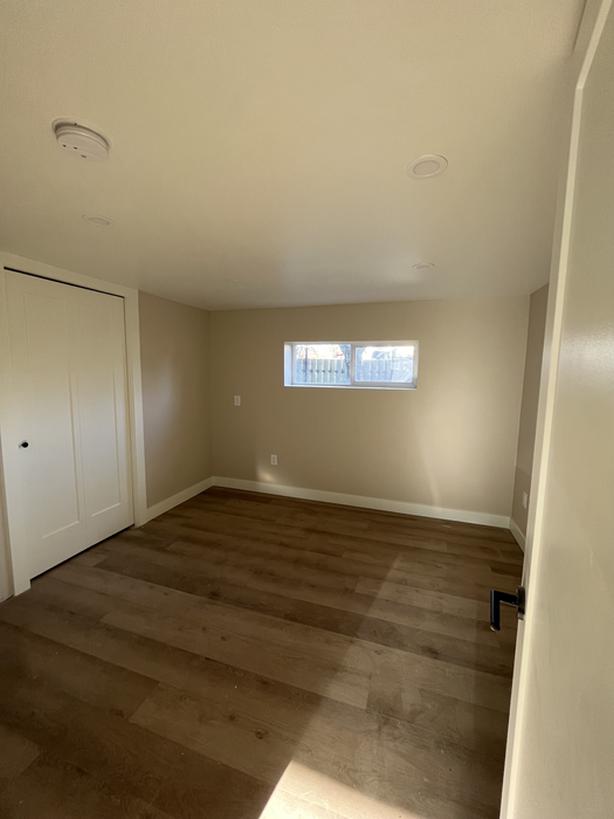 Bright 2 bed 1 bath suite in Sidney Classifieds for Jobs, Rentals