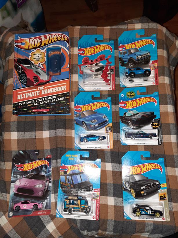 Hot Wheels Bundle Classifieds for Jobs, Rentals, Cars, Furniture and