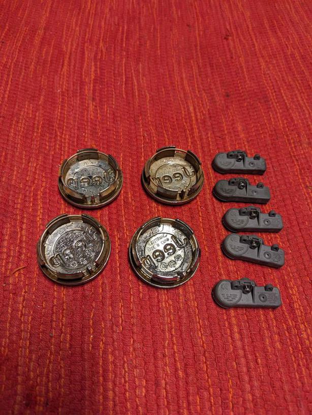 Jeep Wheel center caps and sensors Classifieds for Jobs, Rentals