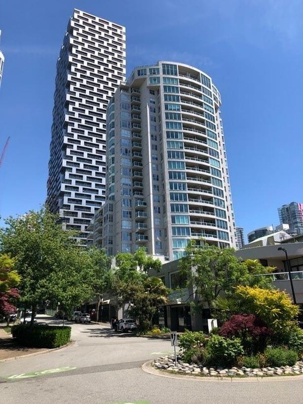 Spacious Modern Furnished Yaletown Condo with Private Patio
