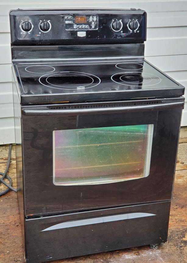 Maytag smooth top Stove Digital controls, selfclean Classifieds for