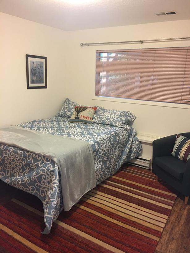 Furnished 2 bdr selfcontained apartment Gordon Head close to Uvic