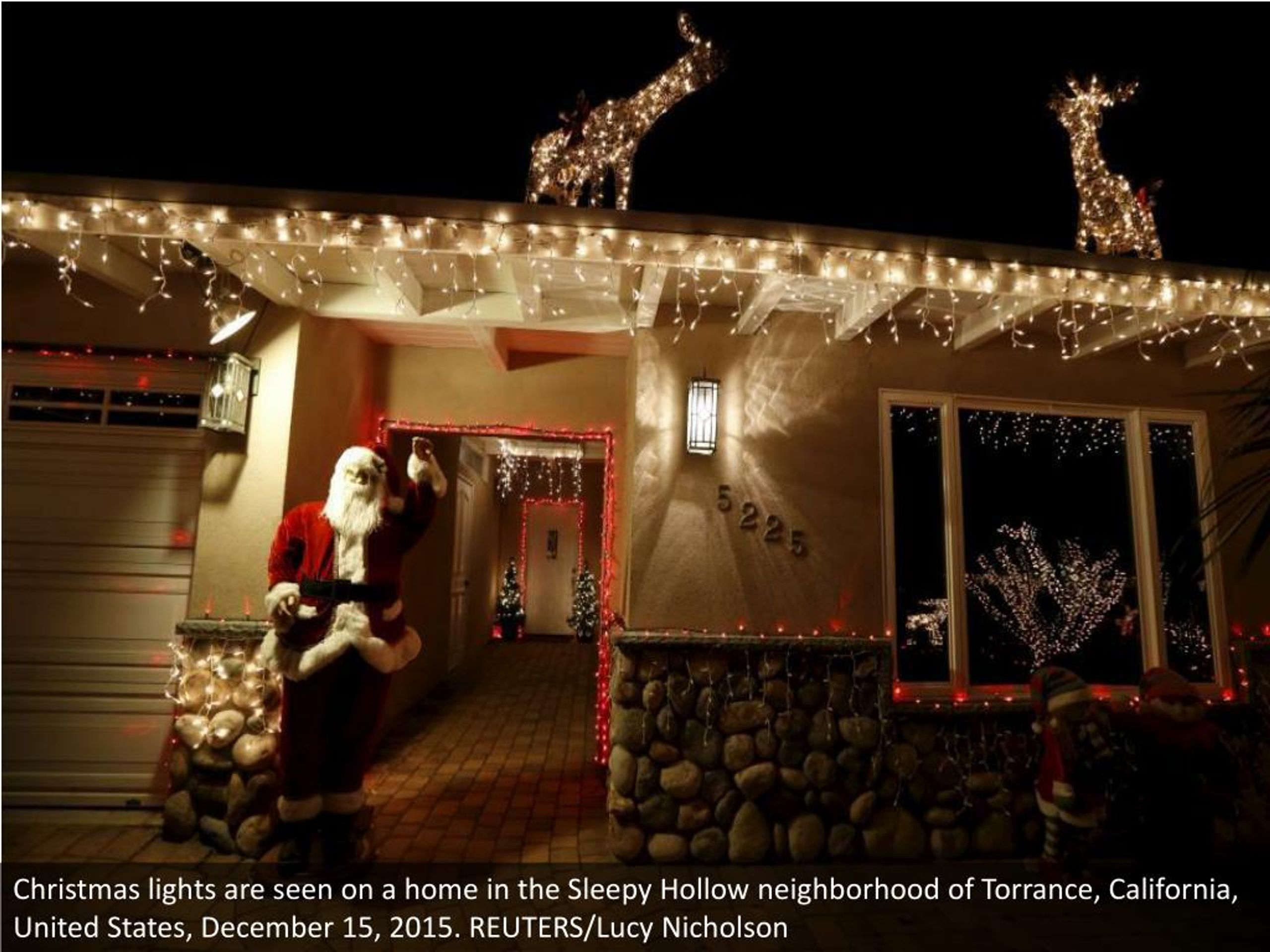 PPT Battle of the Christmas lights PowerPoint Presentation, free