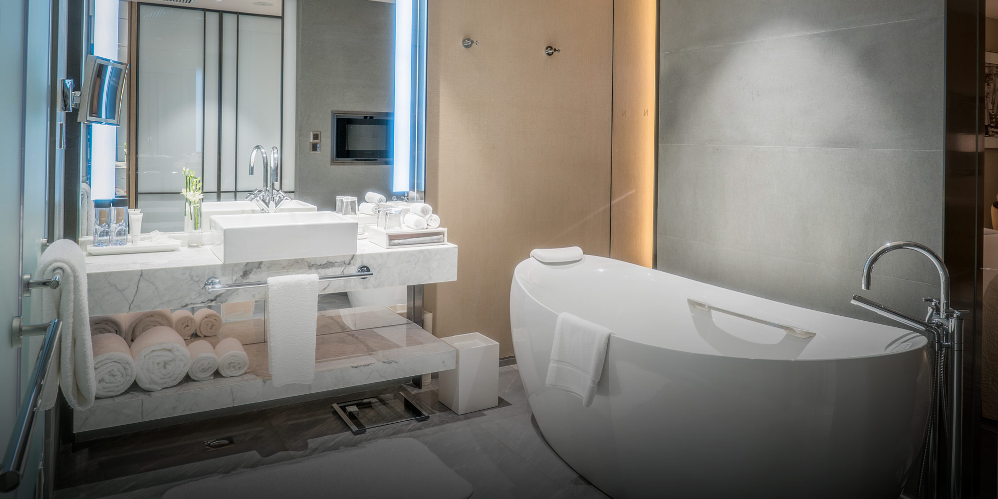 Why Chinese FiveStar Hotels Often Offer OneStar Service Aleksander