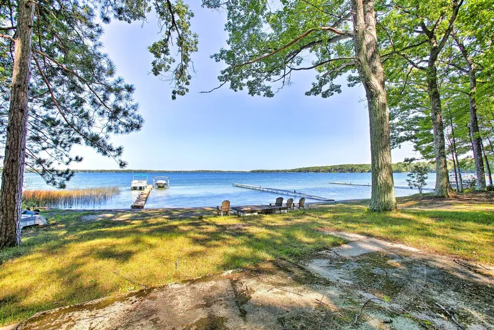 Idyllic Interlochen Cabin W/dock on Green Lake 해외숙소 예약할땐 야놀자