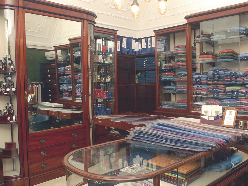 E. MARINELLA The Neapolitan Art of the Knot Image Amplified