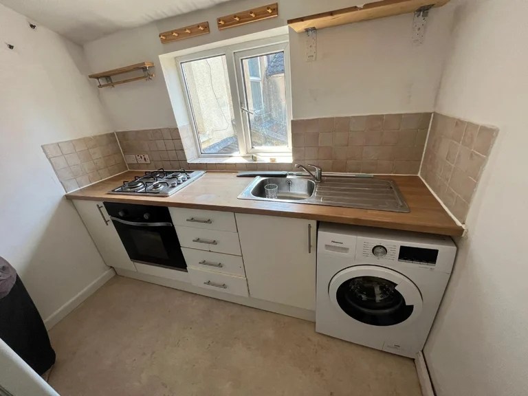 Rent Right Bristol are pleased to present this 1 bedroom first floor