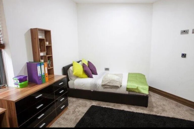 Luxury Affordable Studio Flats to rent Bills Included (Bradford) in