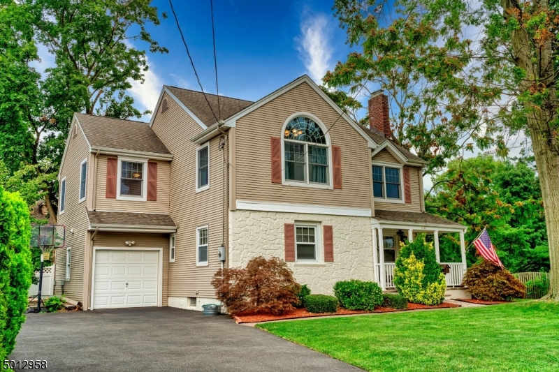 Fair Lawn Homes for Satış Kienlen Lattmann Sotheby's International Realty