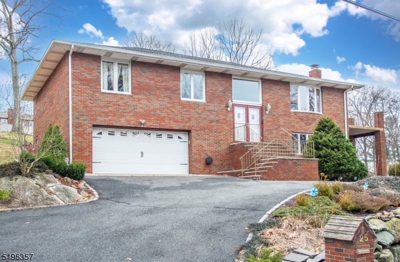 Danielle Fiorina, REALTOR® Sales Associate CENTURY 21 Crest Real Estate