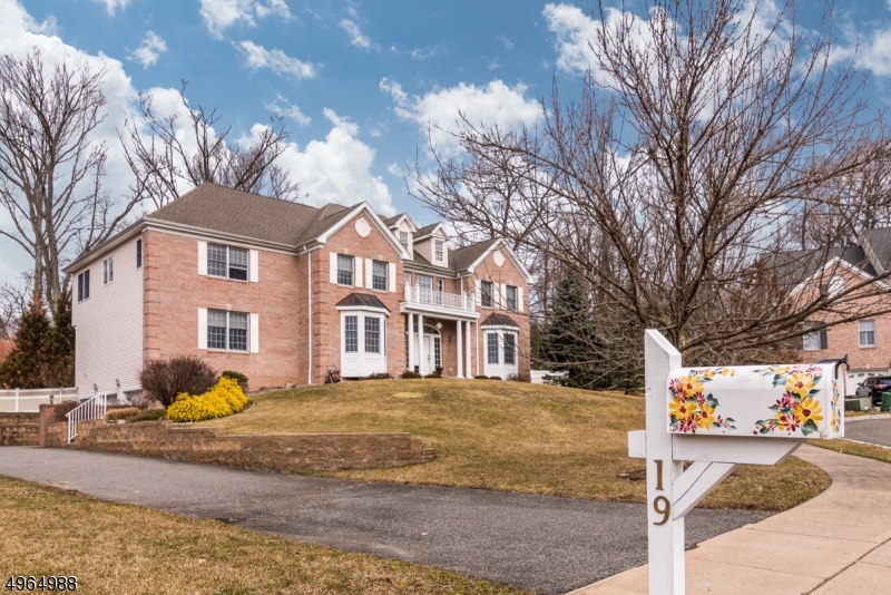 Home for Sale at 19 Hearthstone Dr in North Haledon Boro, NJ for