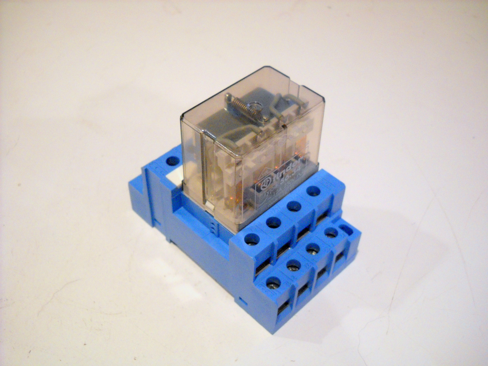 New Finder 4PDT Type 56.34.9.024.0000 Relay, 250V 12A with 96.74 Base