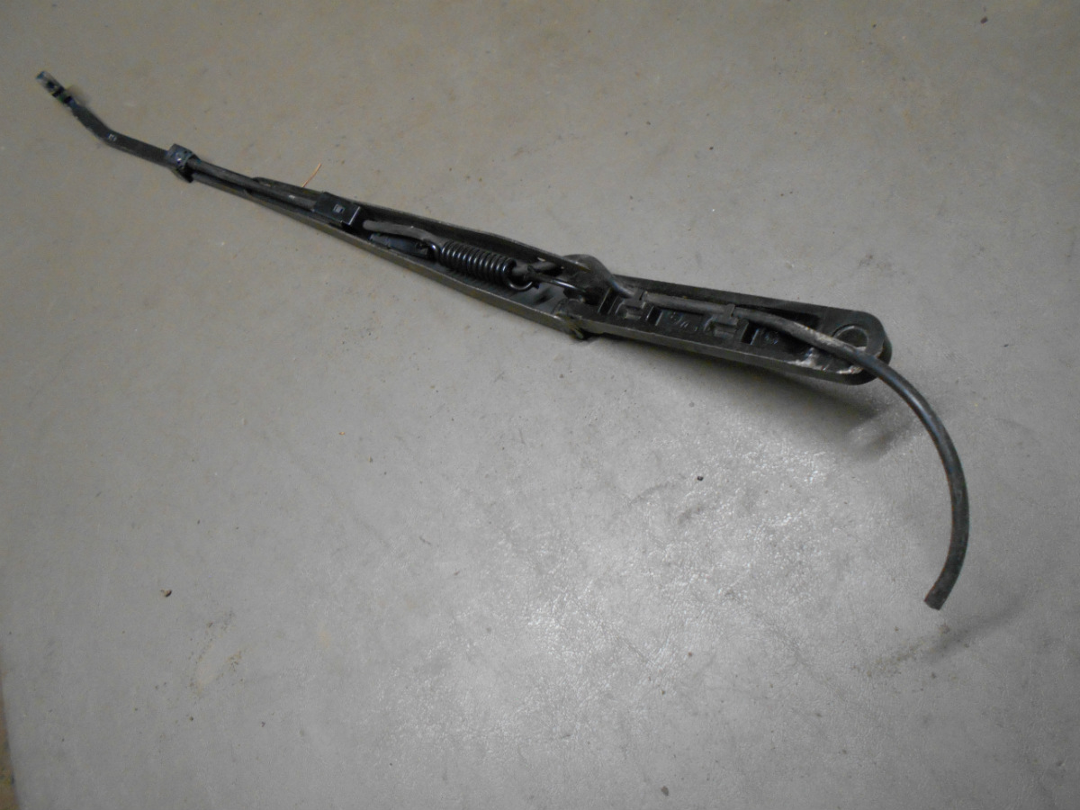 99 00 01 02 GMC Sierra Chevrolet Silverado LH Windshield Wiper Arm With