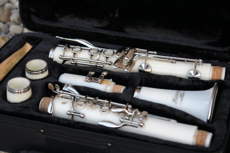 2014 Model WHITE Bb w/ Case + YAMAHA Care Kit