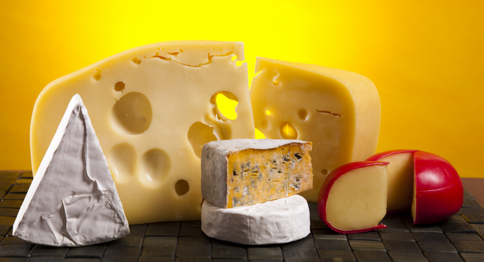 ¿Es bueno comer queso antes de irse a dormir?