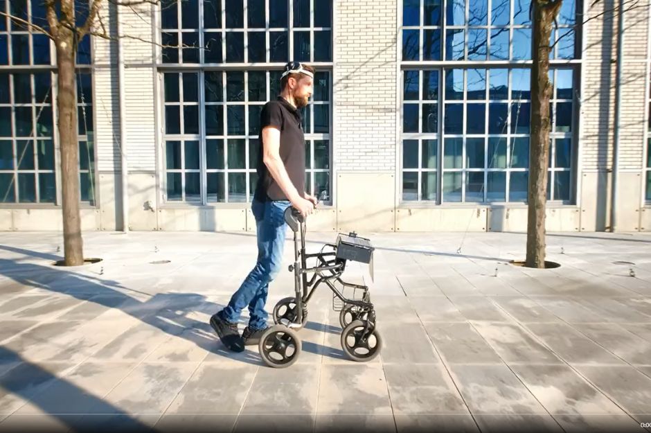 A quadriplegic can walk again after 12 years thanks to a 'digital bridge'