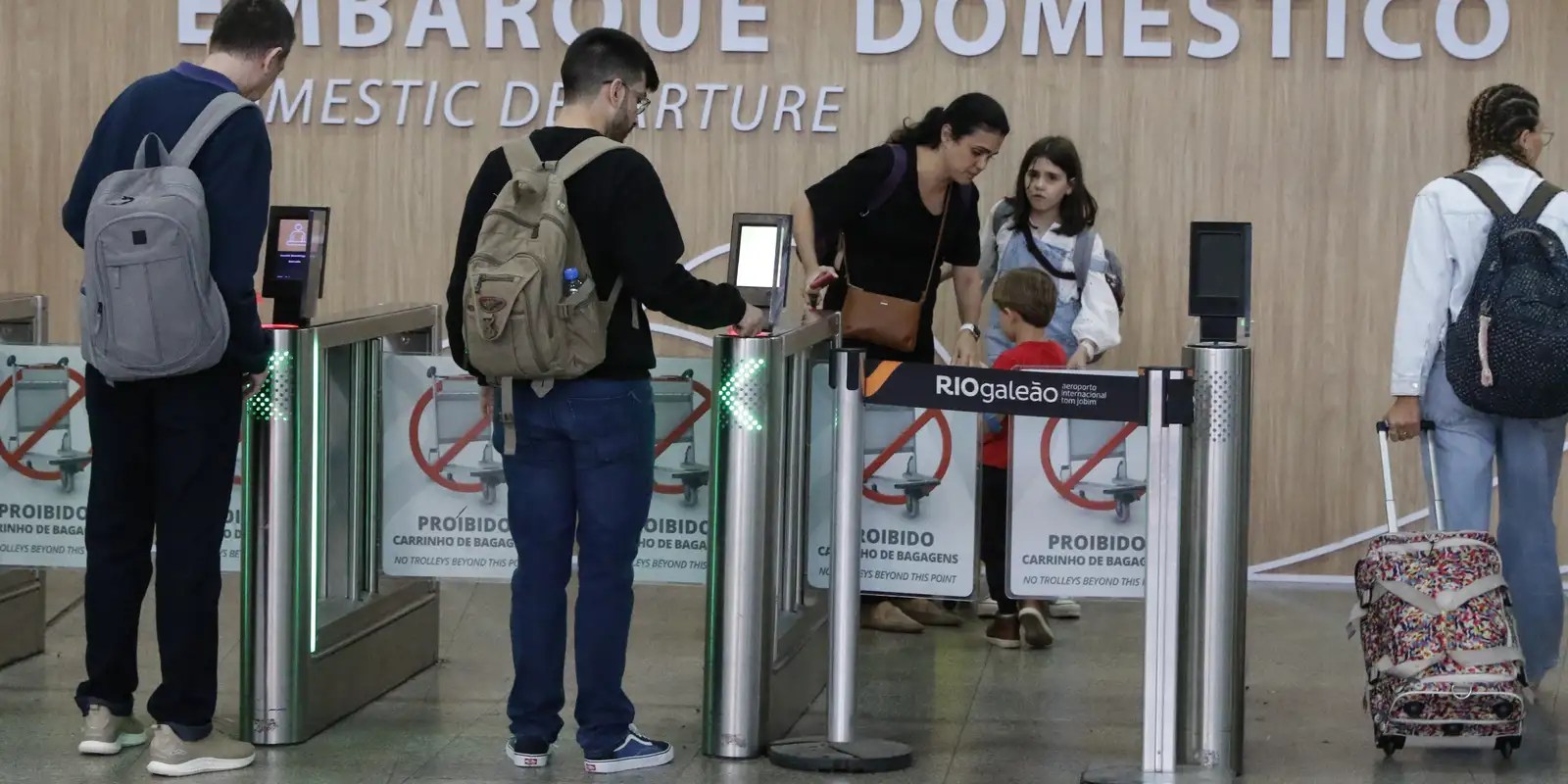 Revista em aeroportos constrage pessoas com deficiência