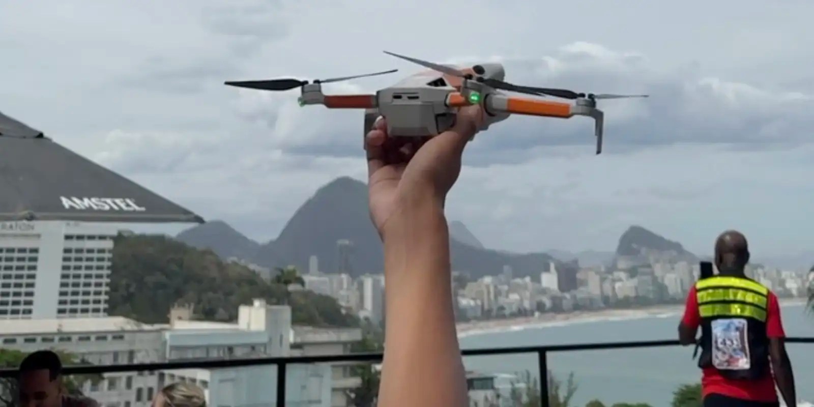 Vídeos de drones despertam interesse de turistas por favelas do Rio