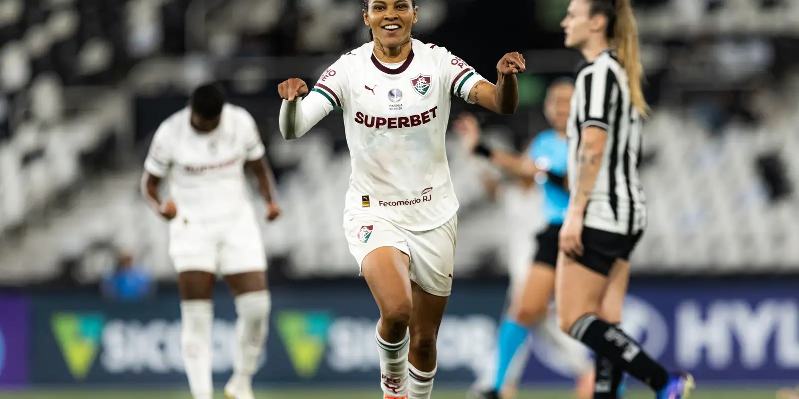 Fluminense domina, vence e complica Botafogo no Brasileirão Feminino