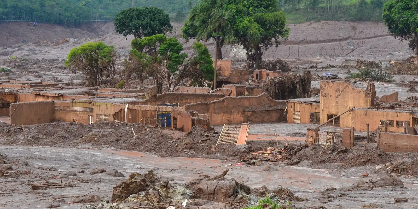 Desastre de Mariana completa 10 anos e moradores ainda buscam justiça