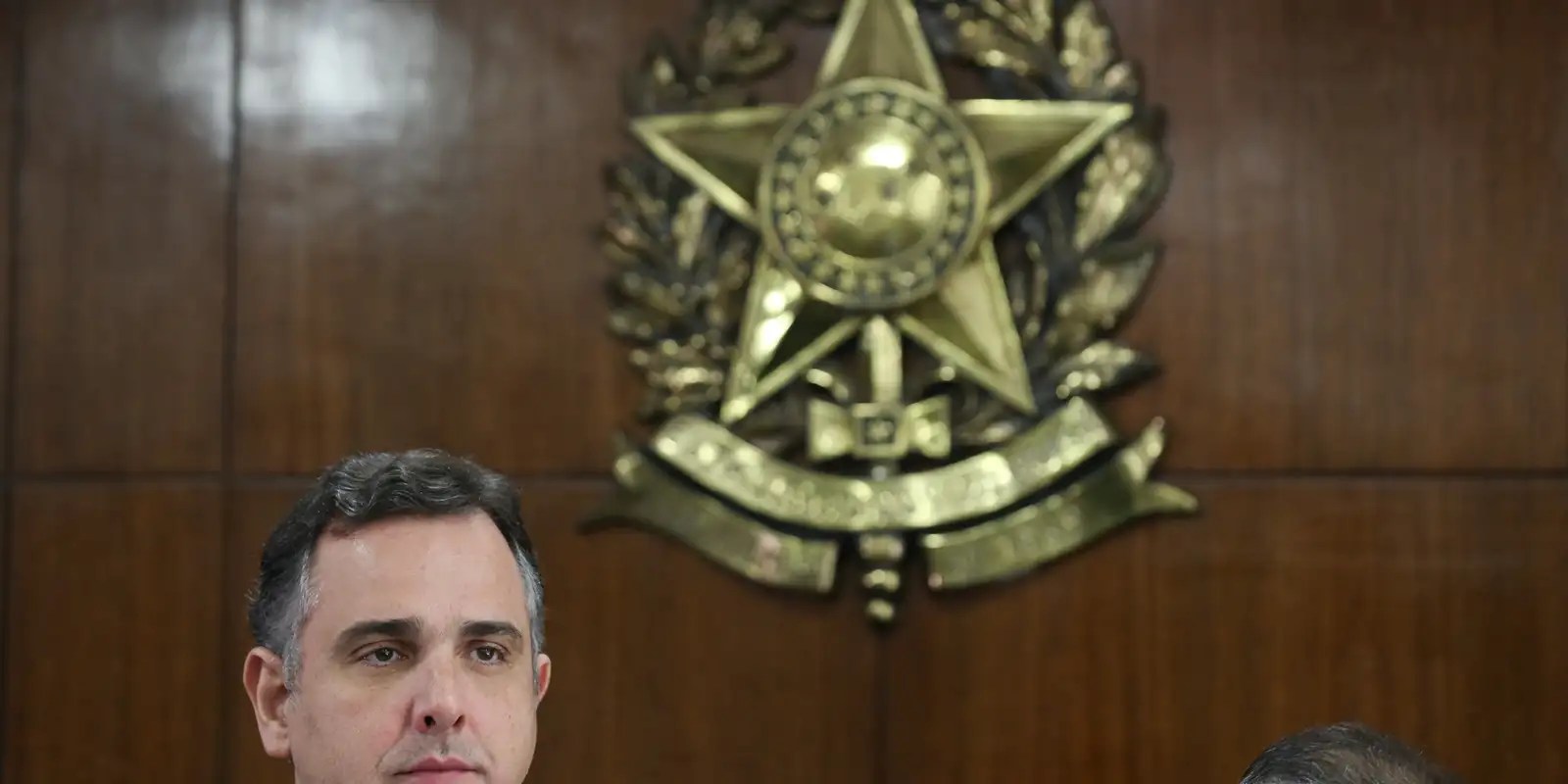 Poderes estão vigilantes contra 