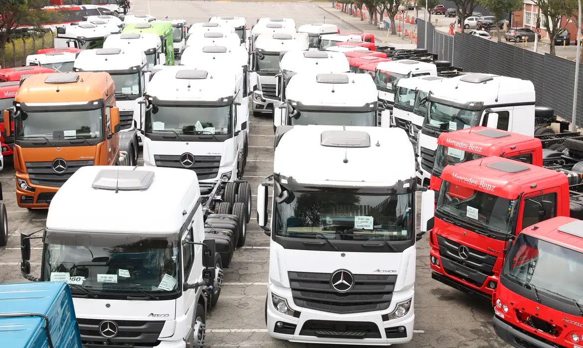 Governo anuncia R$ 10 bilhões em crédito para compra de caminhões