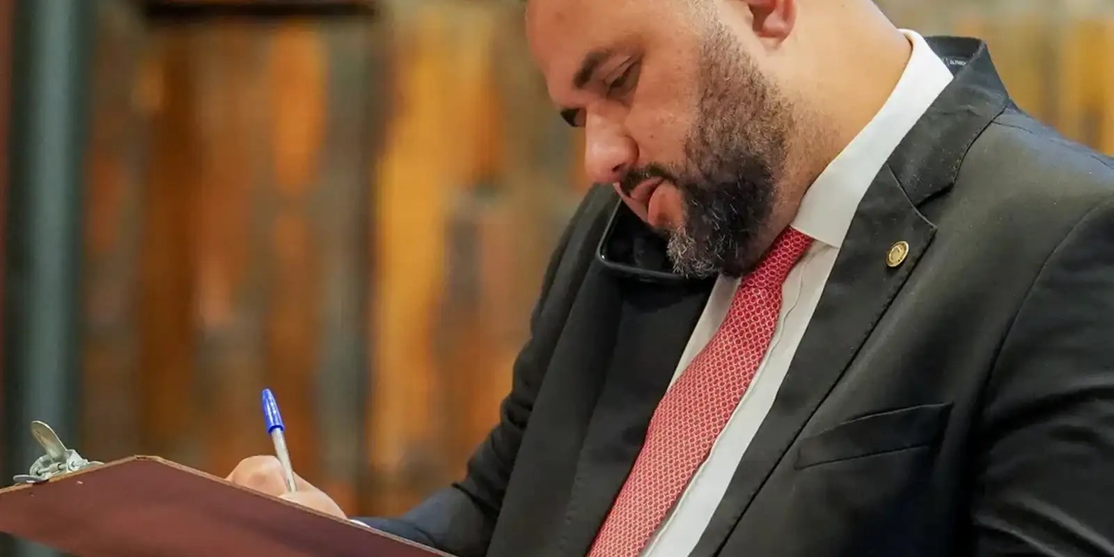 PF encontra mensagens de violência em celular de deputado preso no RJ