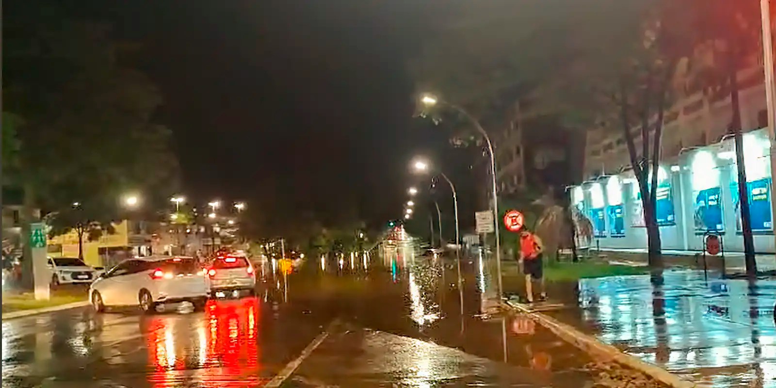 Forte chuva no DF causa alagamentos e queda de energia