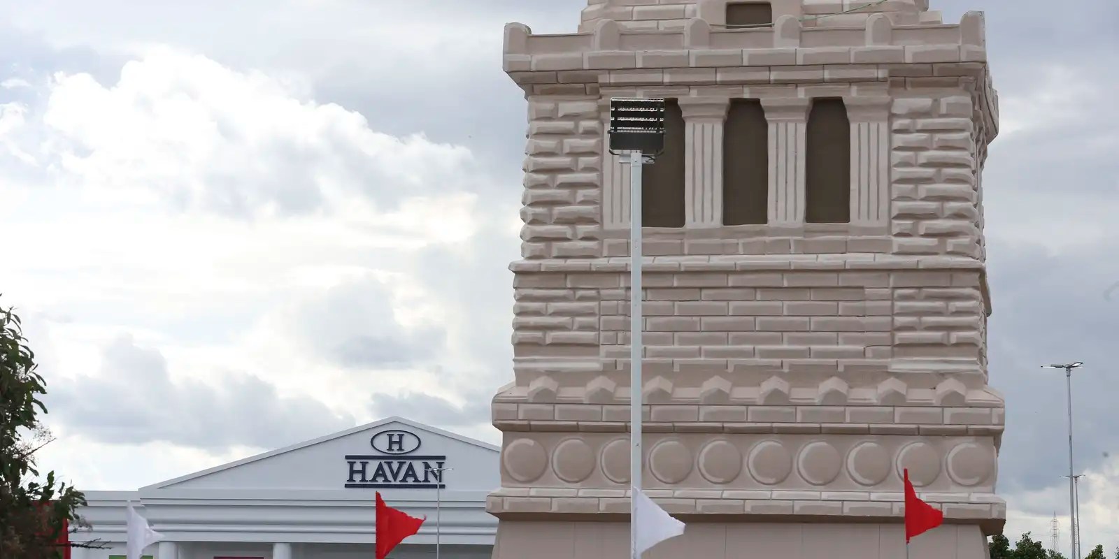 TST condena lojas Havan por racismo recreativo contra ex-funcionária